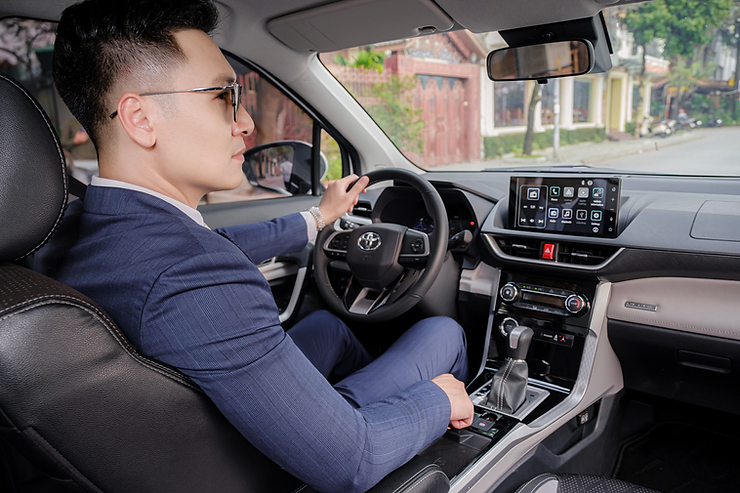 Vô lăng và màn hình giải trí