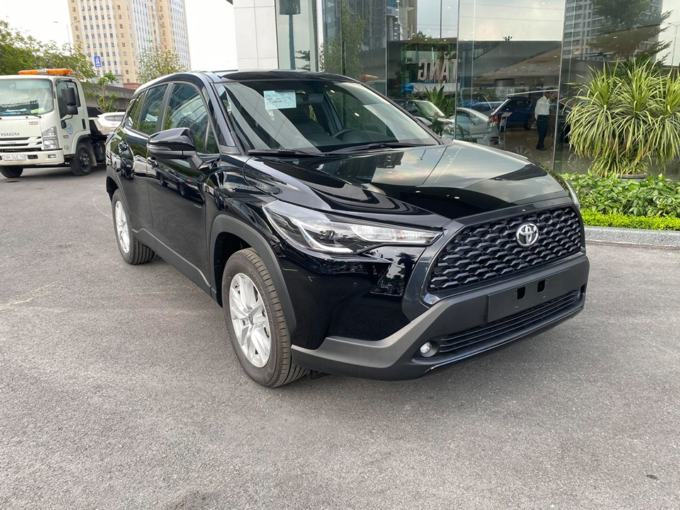 Thiết kế phần đầu xe Toyota Cross m&agrave;u đen