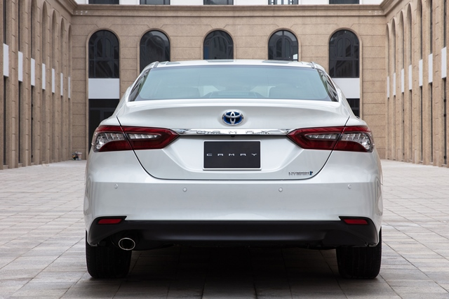 Thiết kế đu&ocirc;i xe Toyota Camry 2.0Q 2022