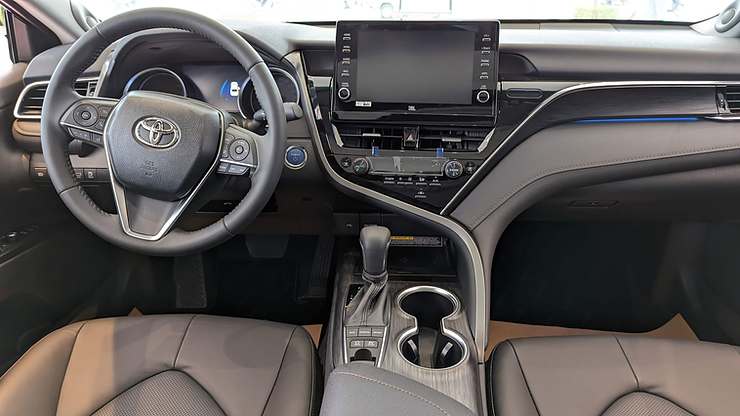 trang-bi-no-that-toyota-camry-2.0-q-2022