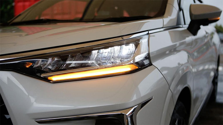 Thiết kế cụm đ&egrave;n trước