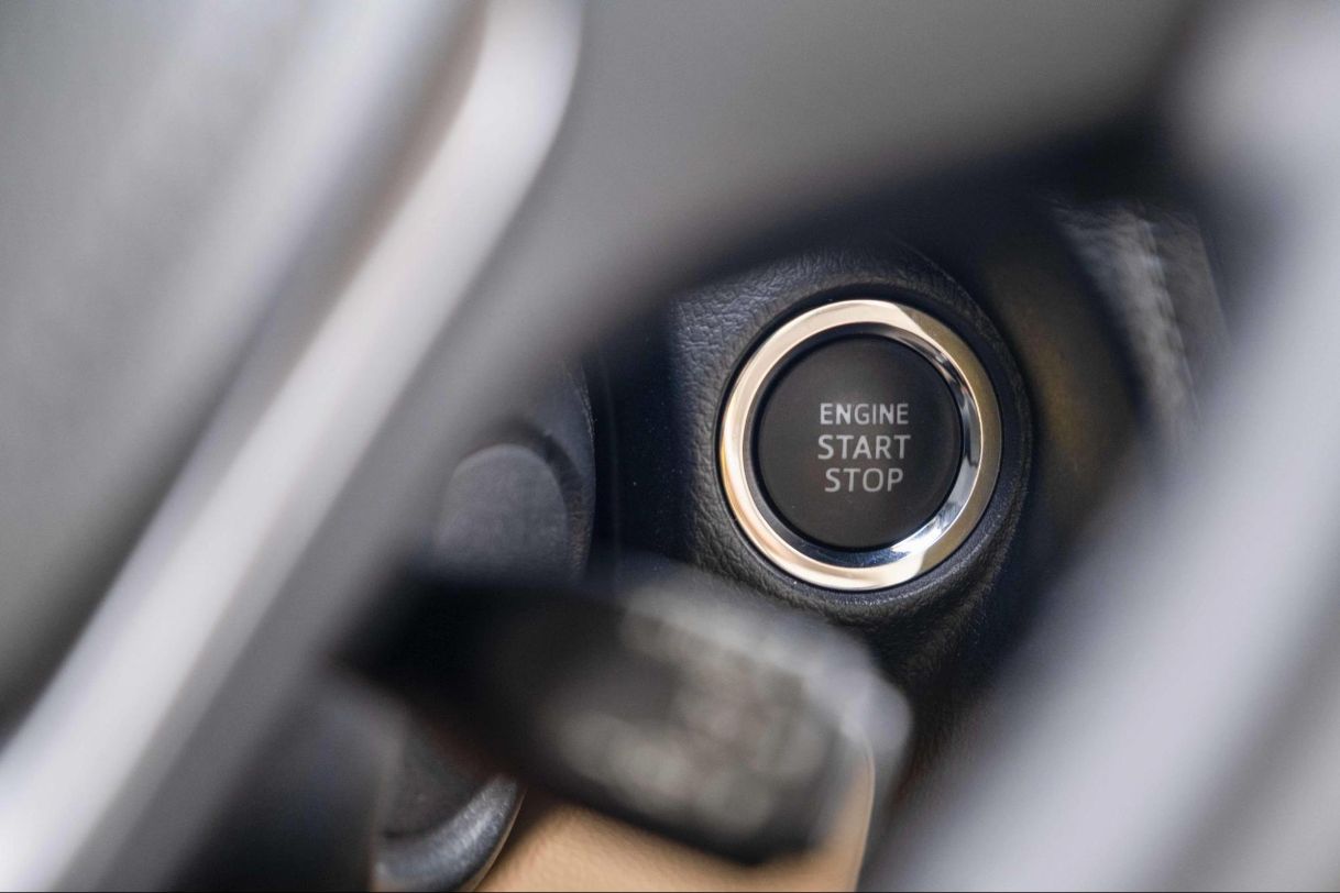 N&uacute;t bấm đề nổ start/stops