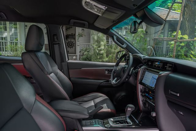 Thiết kế h&agrave;ng ghế trước