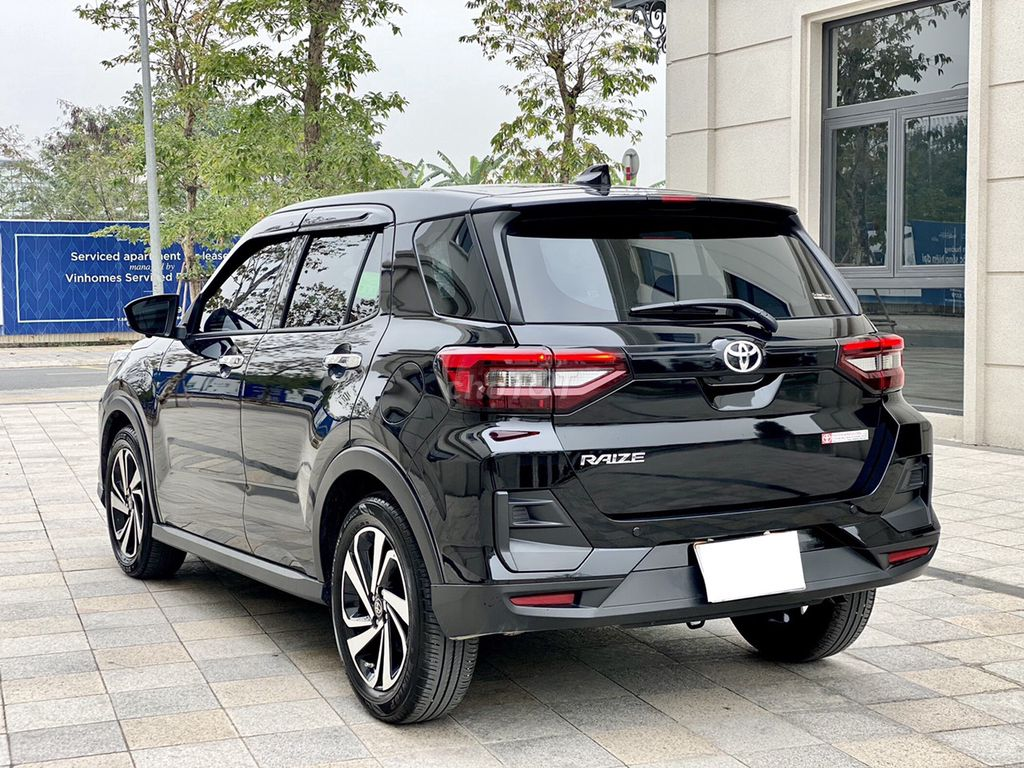 Phần đu&ocirc;i xe