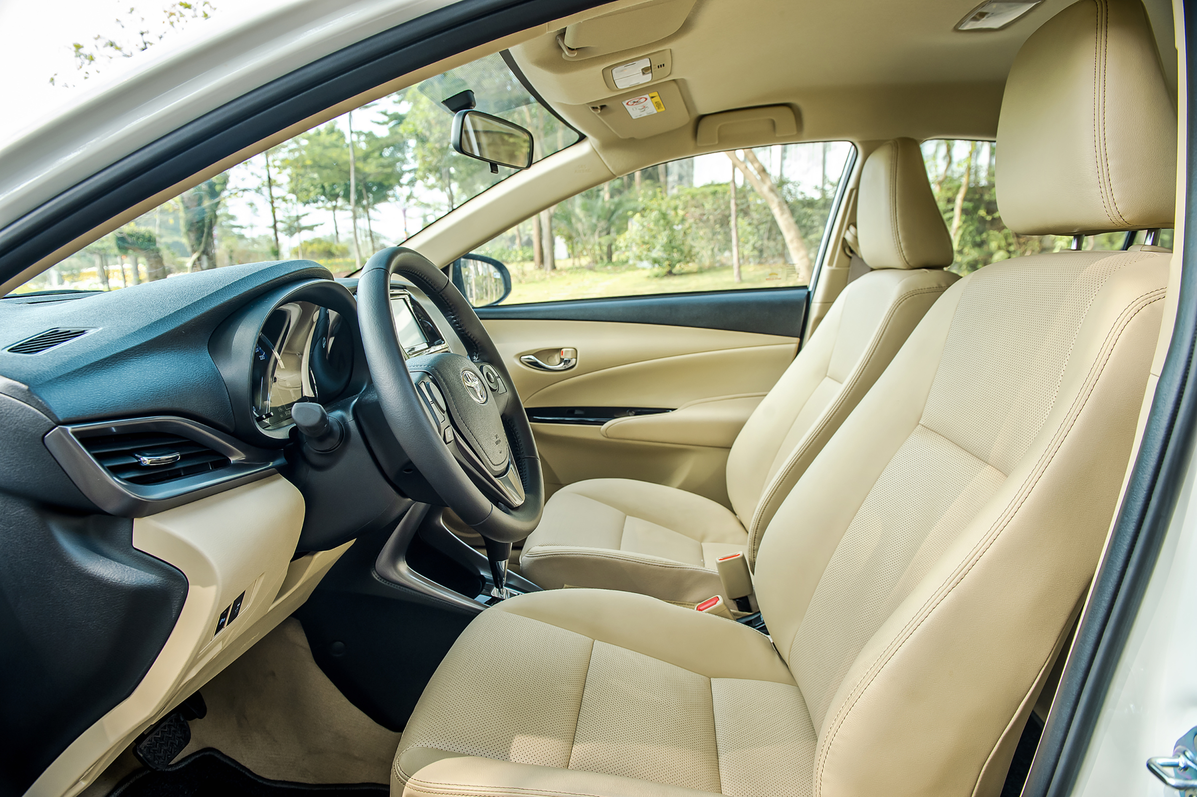 Hệ thống ghế ngồi bọc da sang trọng