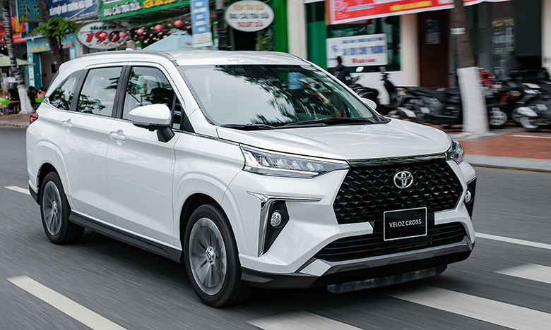 H&igrave;nh ảnh Toyota Veloz lăn b&aacute;nh