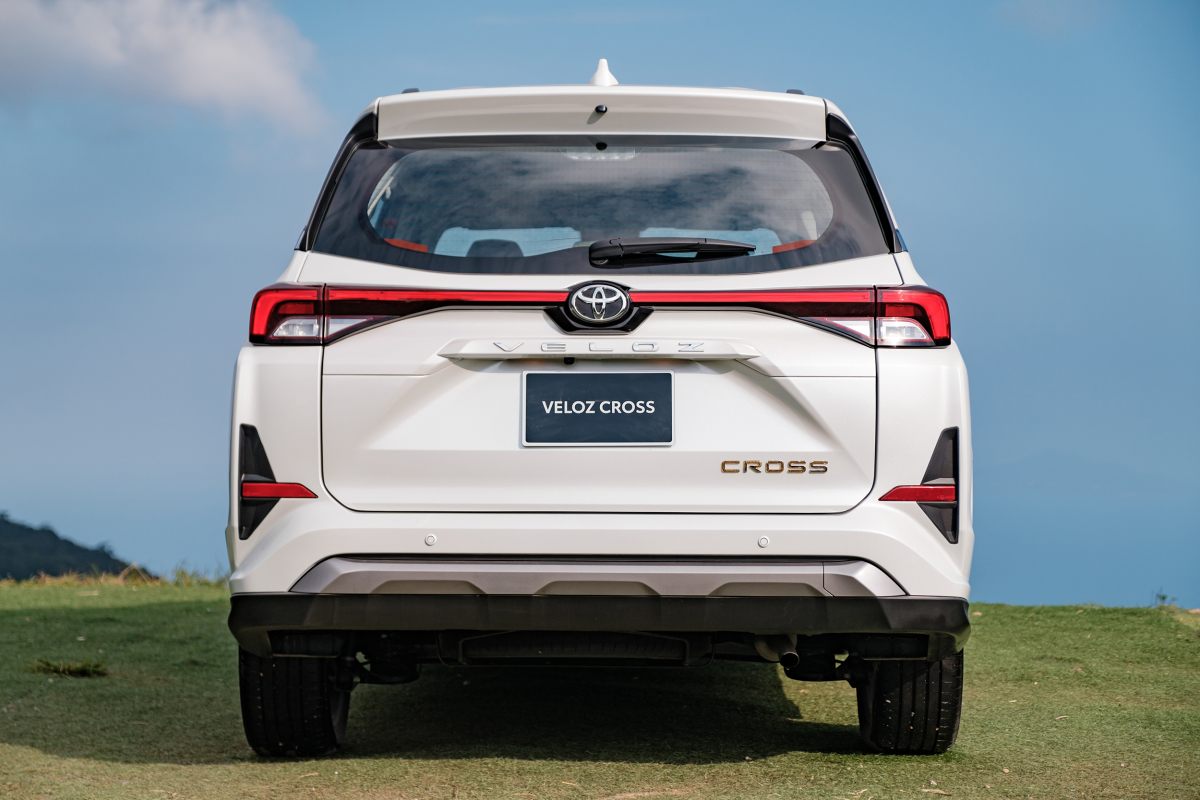 Đu&ocirc;i xe Toyota Veloz Cross