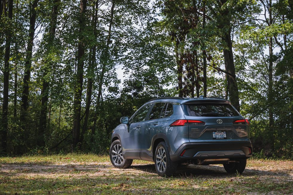 Thiết kế phần đu&ocirc;i xe v&agrave; cụm đ&egrave;n hậu