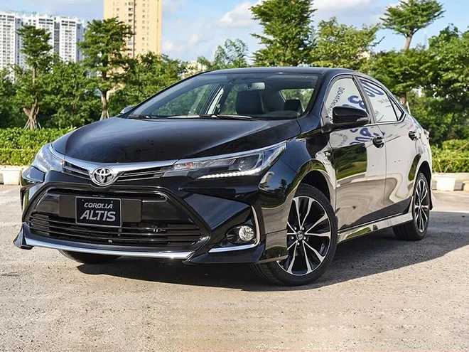 Ngoại thất Toyota Corolla Altis màu đen