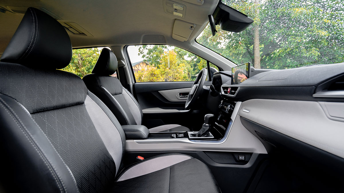 H&agrave;ng ghế ngồi trước thiết kế sang trọng