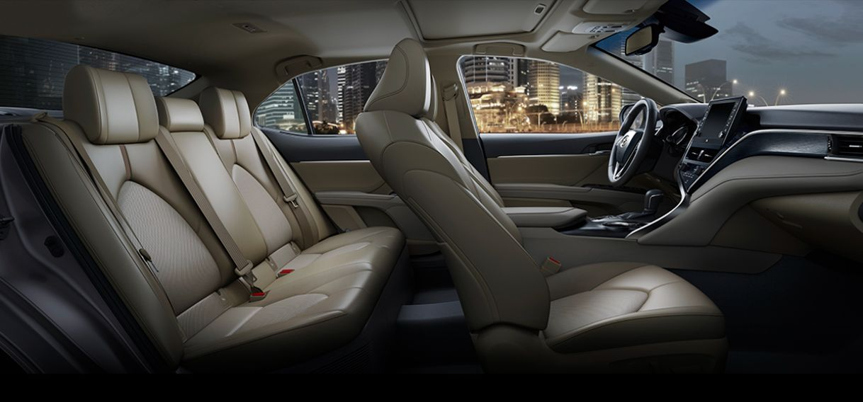 Tổng quan khoang l&aacute;i với m&agrave;u nội thất kem