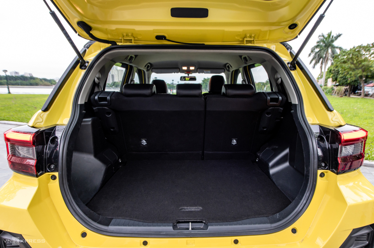 Khoang h&agrave;nh l&yacute; thể t&iacute;ch lớn xe Raize