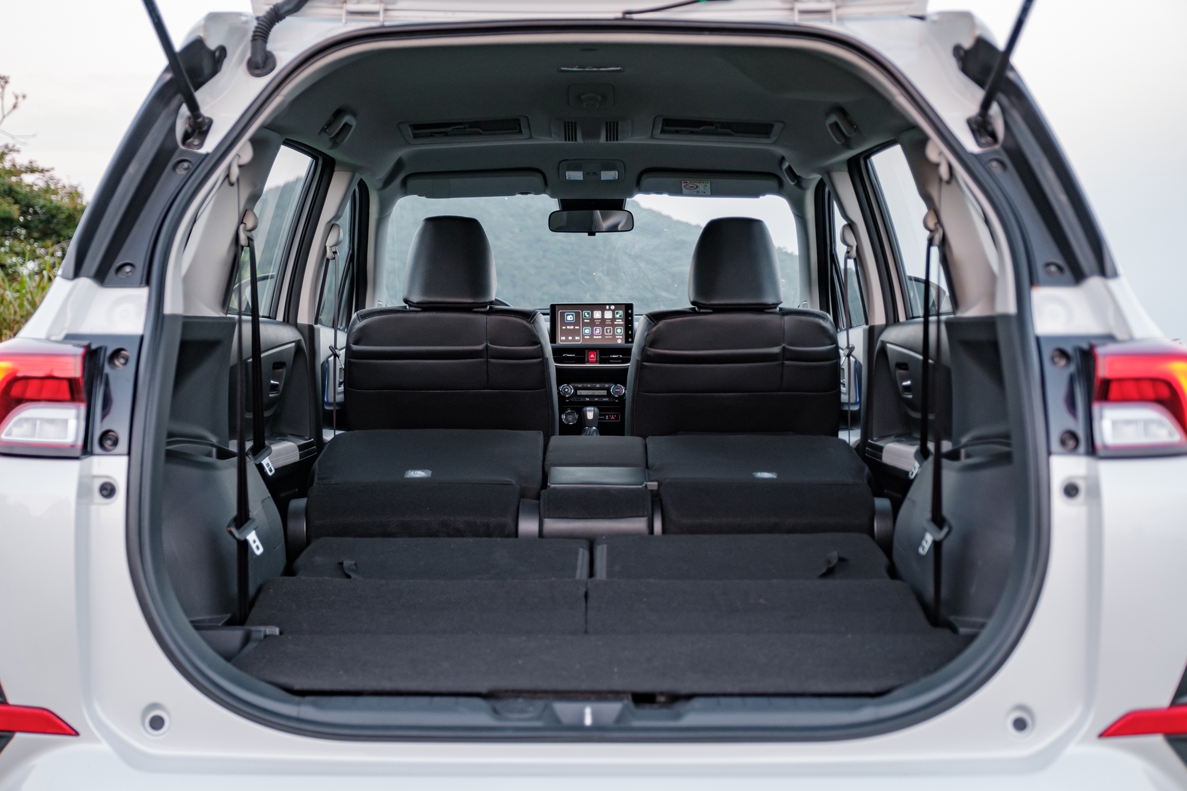 Khoang h&agrave;nh l&yacute; với thiết kế th&ocirc;ng minh