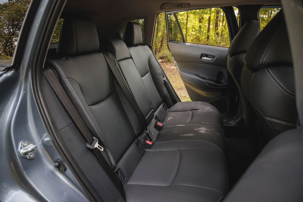 H&agrave;ng ghế ngồi ph&iacute;a sau rộng r&atilde;i