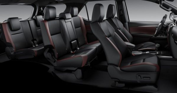 H&agrave;ng ghế bọc da với thiết kế rộng r&atilde;i tạo sự thoải m&aacute;i cho người ngồi