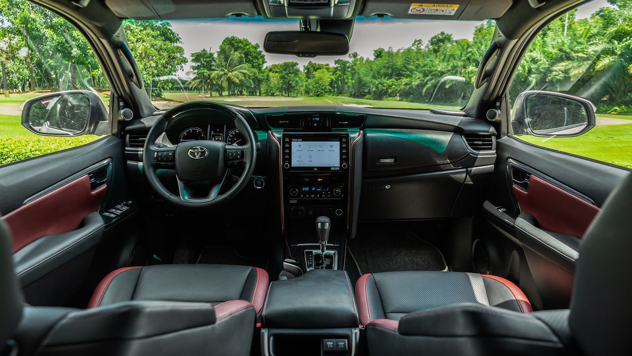 Nội thất xe Fortuner 7 chỗ 