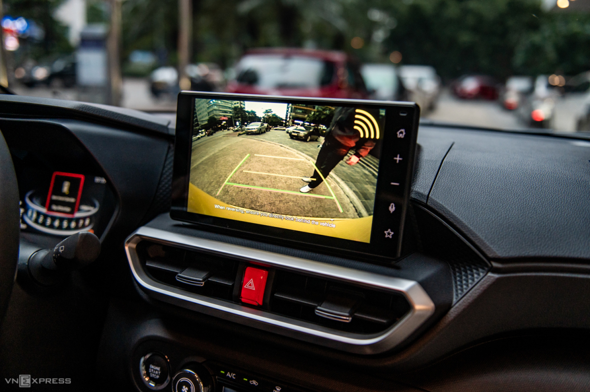 Bảng điều khiến m&agrave;n h&igrave;nh giải tr&iacute; xe Raize