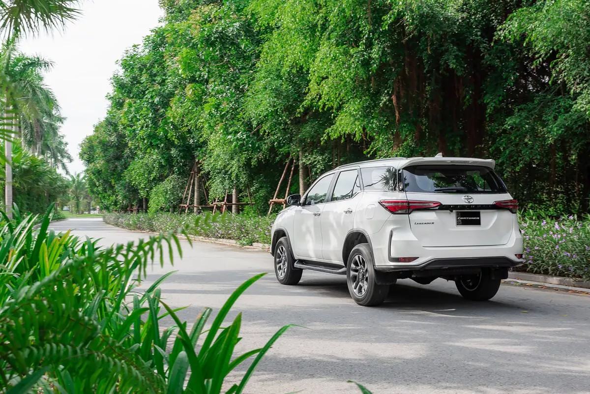 Xe Toyota Fortuner 7 chỗ thiết kế ngoại h&igrave;nh