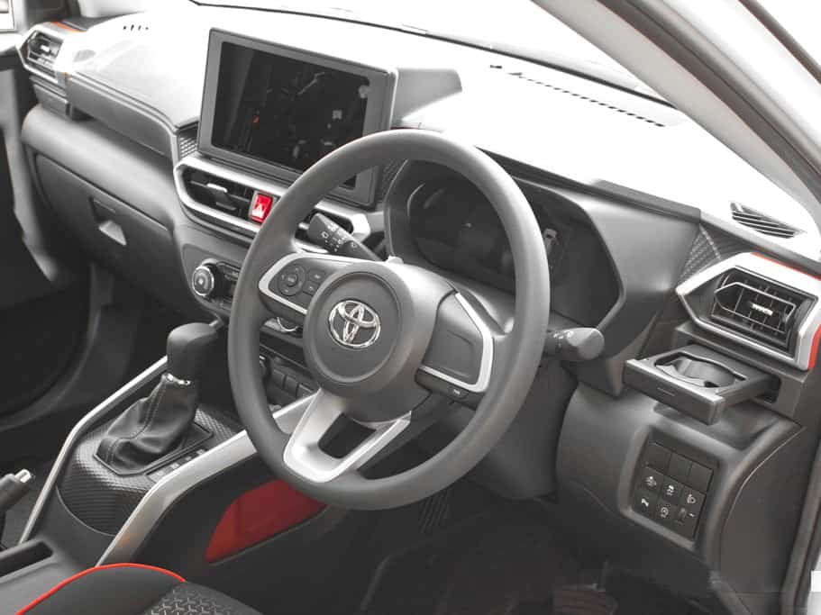 Nội thất xe Raize trắng ngọc trai