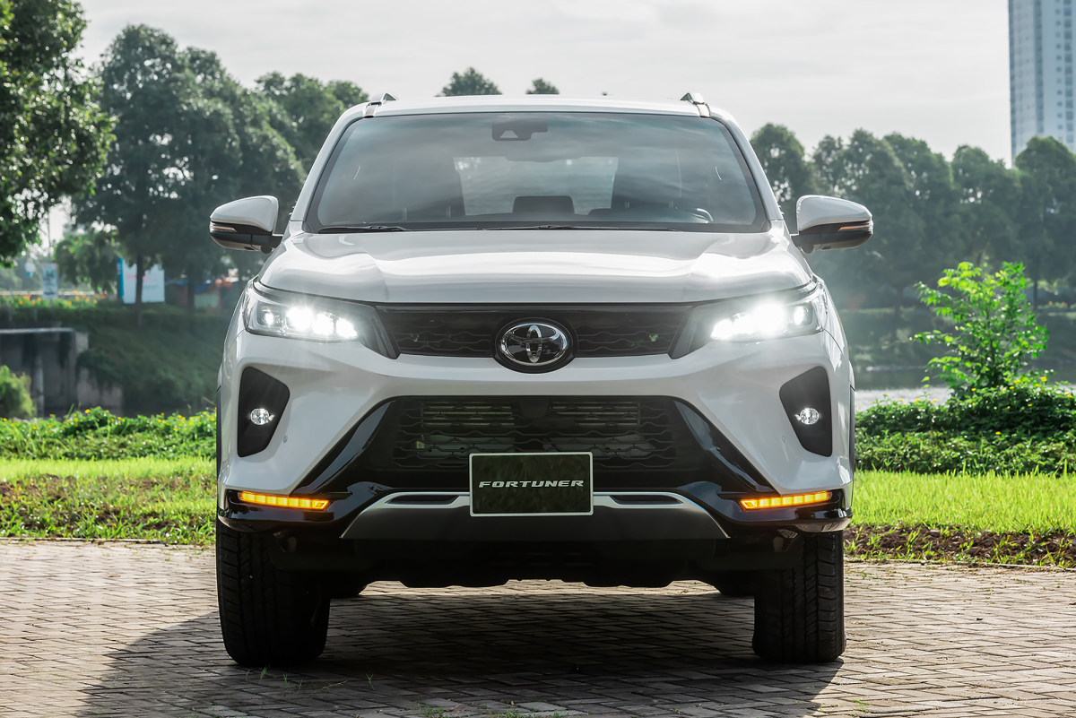 Xe Toyota Fortuner 2022 gi&aacute; lăn b&aacute;nh th&ocirc;ng số h&igrave;nh ảnh 
