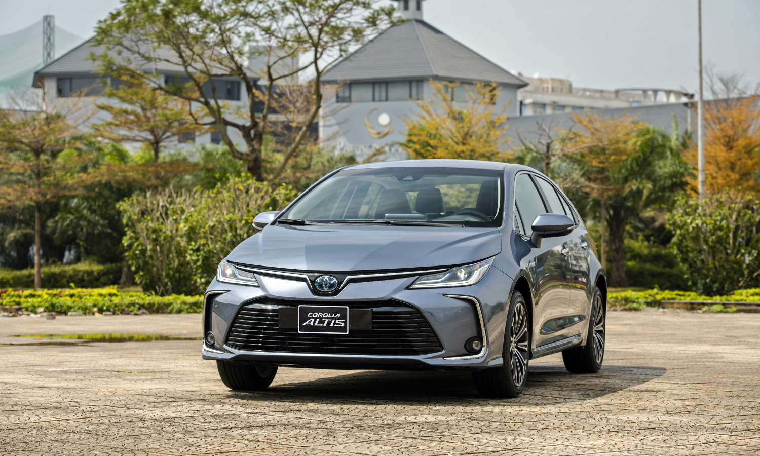 Toyota Corolla Altis 2023 gi&aacute; lăn b&aacute;nh
