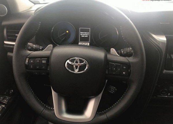 V&ocirc; lăng xe Fortuner 2022