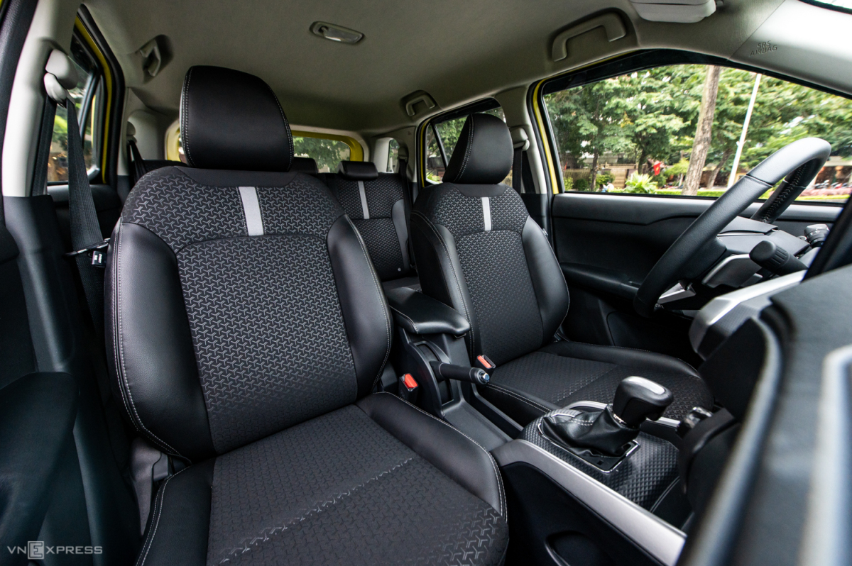 H&agrave;ng ghế ngồi ph&iacute;a sau xe Toyota Raize 2022