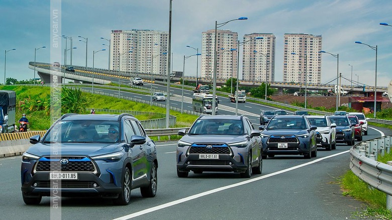 Xe Toyota Corolla Cross 2022 ra mắt tại Việt Nam