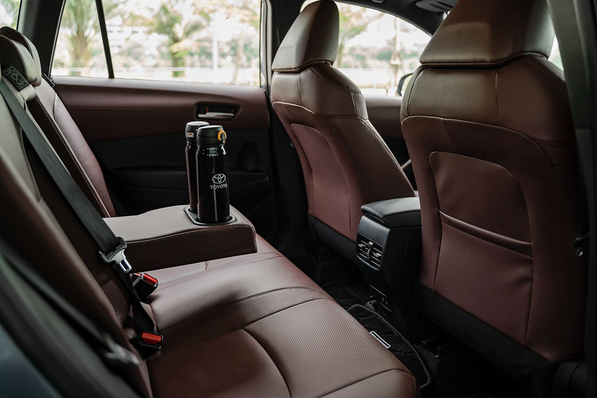 Bệ tỳ tay h&agrave;ng ghế sau