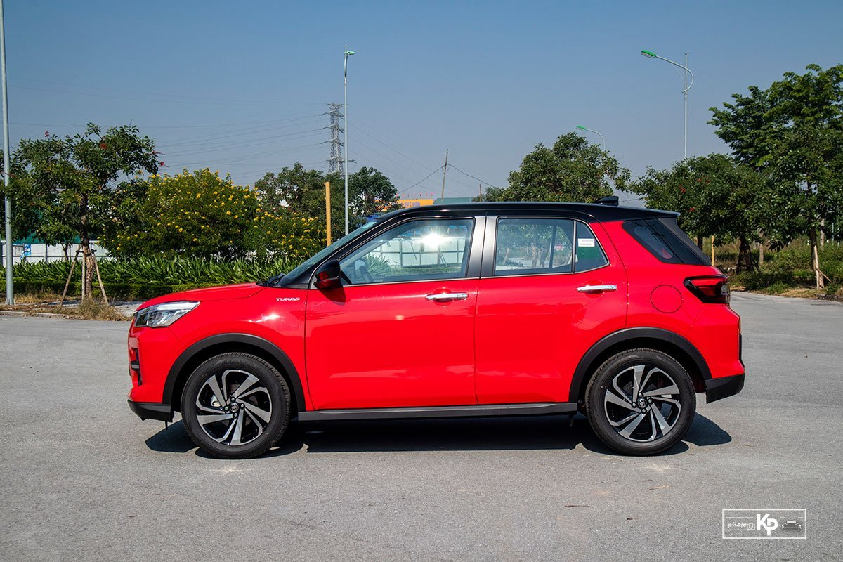 Thiết kế phần b&ecirc;n h&ocirc;ng xe