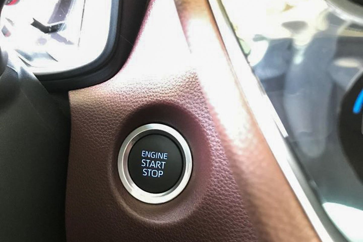 nut-bam-khoi-dong-tren-xe-toyota-cross-2022