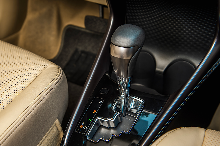 Cần số bọc da cao cấp trên các phiên bản