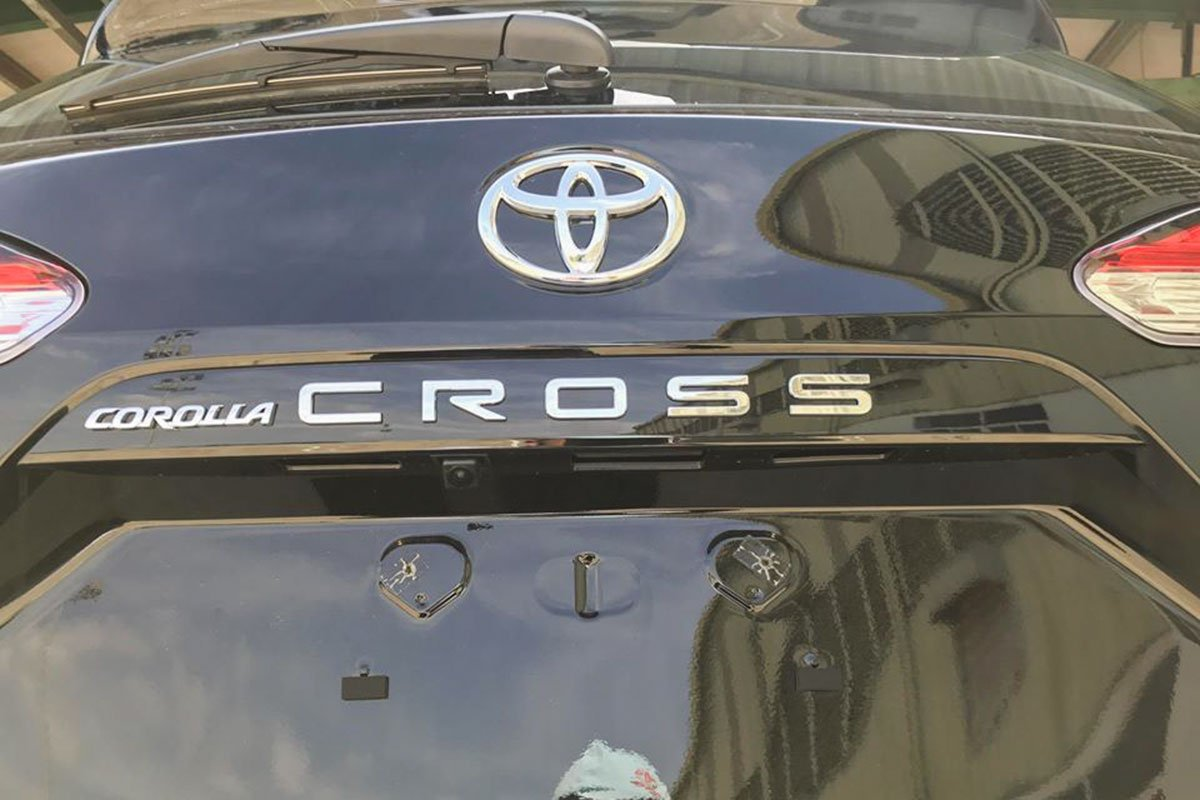 Logo nhận diện xe Toyota Cross 2022