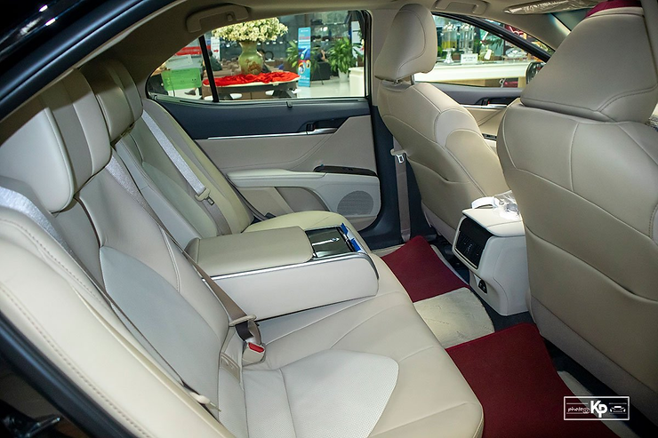 noi-that-xe-toyota-camry-2.0-q-2022