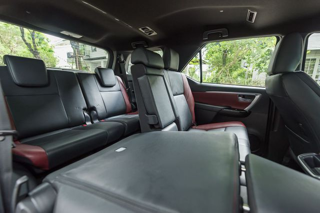 H&agrave;ng ghế sau