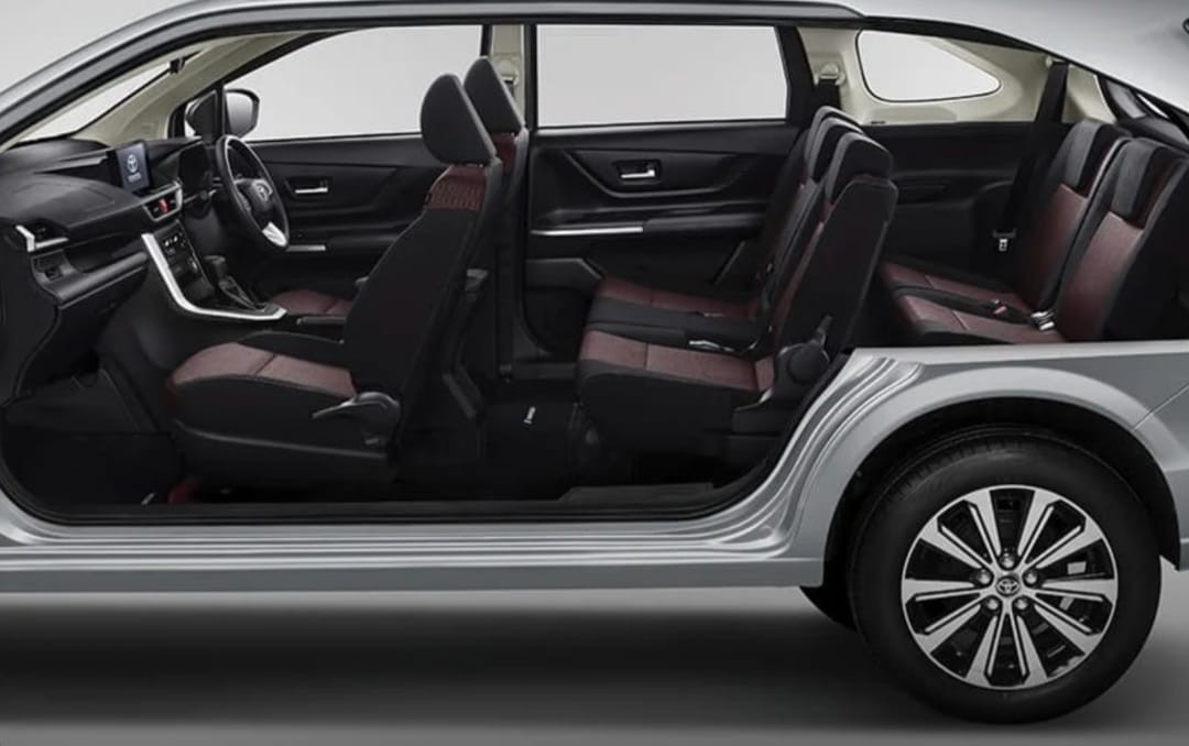 L&aacute;t cắt khoang nội thất xe Veloz