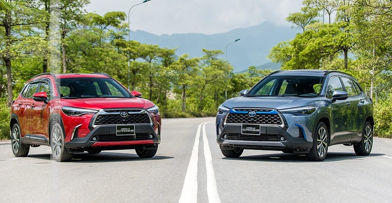 Gi&aacute; xe Toyota Corolla Cross 2022 lăn b&aacute;nh