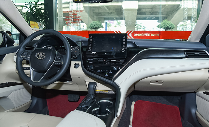 Kh&ocirc;ng gian nội thất xe Toyota Camry 2.0Q 2022