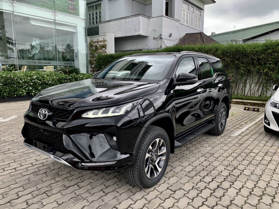 Fortuner Legender 2.4AT 4x2 m&aacute;y dầu