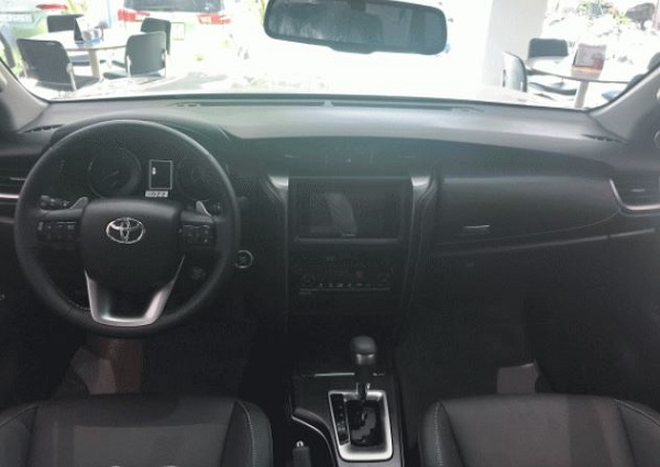 Khoang ca-bin xe Toyota Fortuner 2022