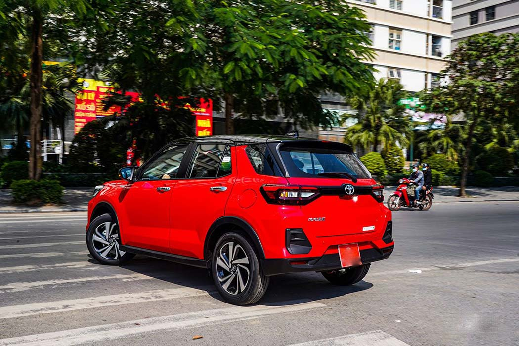 Thiết kế đu&ocirc;i xe với logo đặc trưng