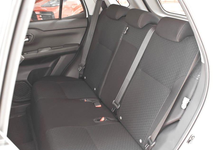 H&agrave;ng ghế ngồi ph&iacute;a sau