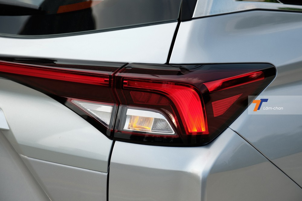 Cụm đ&egrave;n hậu