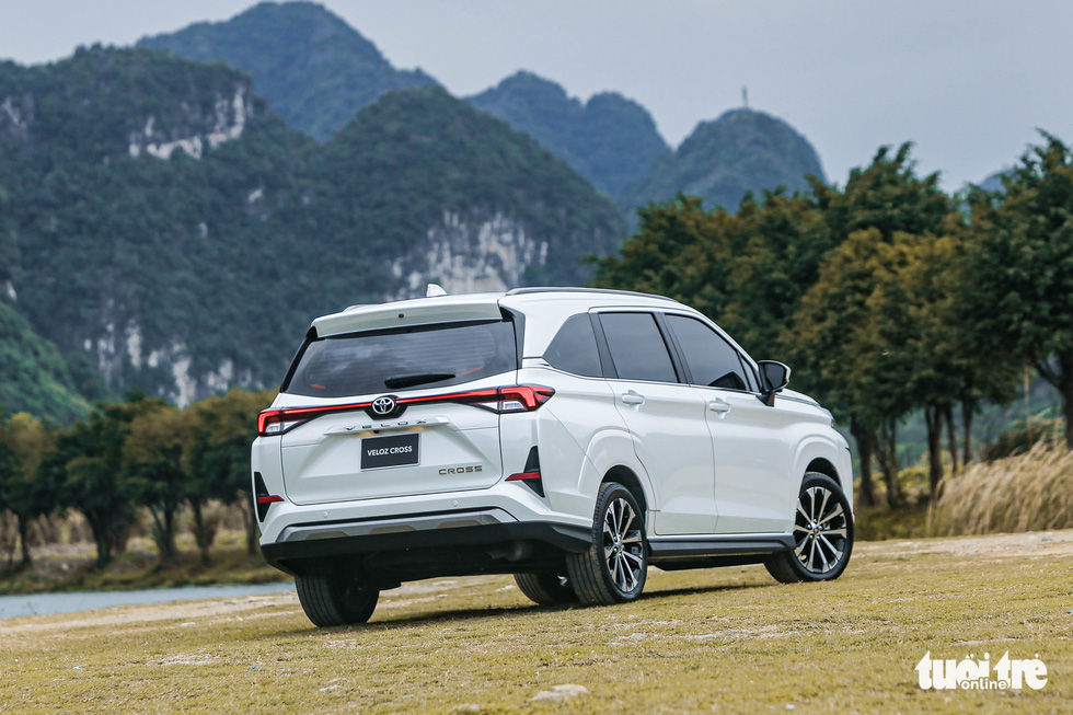 Đu&ocirc;i xe mở rộng với cốp rộng r&atilde;i