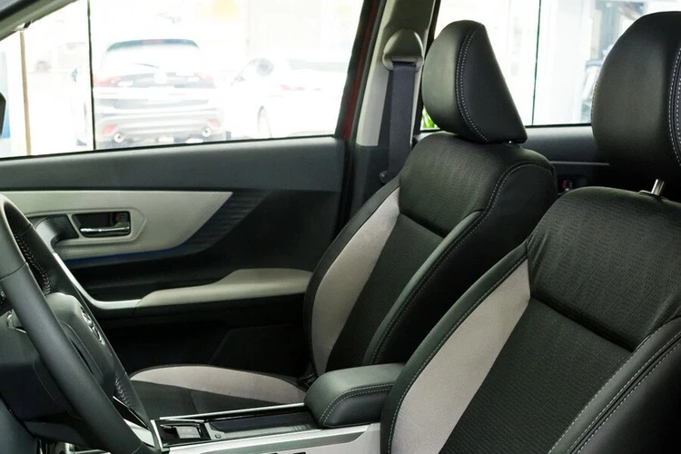 H&agrave;ng ghế ngồi bọc da pha nỉ độc đ&aacute;o