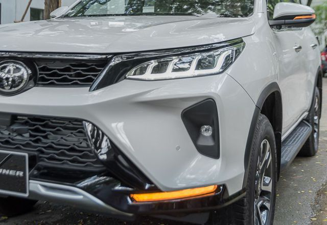 Cụm đ&egrave;n pha