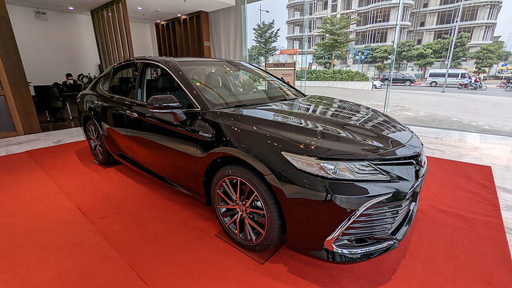 Phần đầu xe với nhiều điểm nhấn